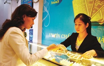 Giá vàng hôm nay: Tin tức nào khiến giá vàng xuống thấp
